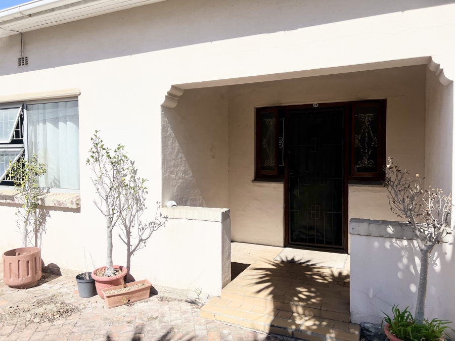 2 Bedroom Property for Sale in Fairfield Estate Western Cape